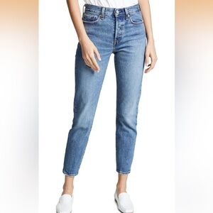 Levi's Women's medium Blue Ankle Jeans
